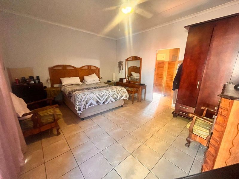 Golden oldie for sale in Pioneerspark for the entrepeneur! - Photo 7