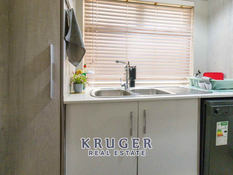 🌟 Modern Dual-Home Investment Gem - Photo 10