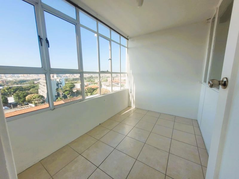 **Charming 1.5-Bedroom Apartment with Stunning Views in Durban** - Photo 5
