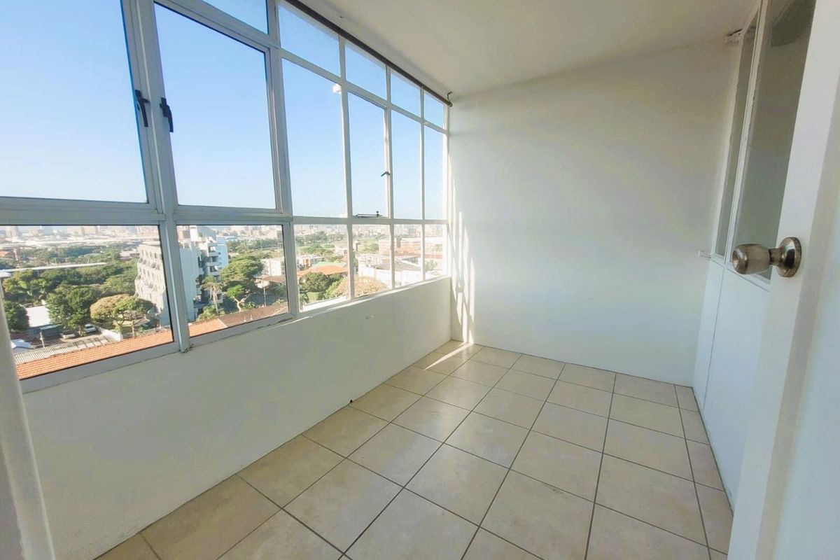 **Charming 1.5-Bedroom Apartment with Stunning Views in Durban** - Photo 5