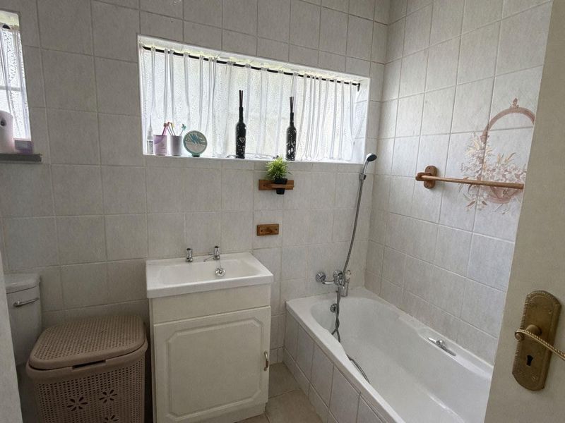 Neat & Well-Maintained 3-Bedroom Family Home in Hurlyvale, Edenvale - Photo 6