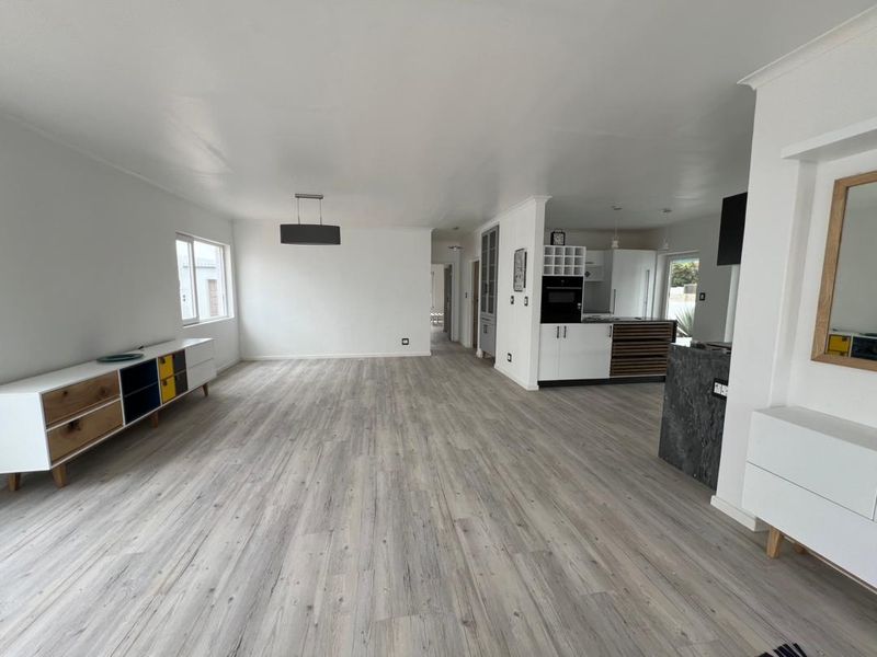 EXCEPTIONAL EUROPEAN STYLE HOME FOR SALE IN HAGE HEIGHTS - Photo 2