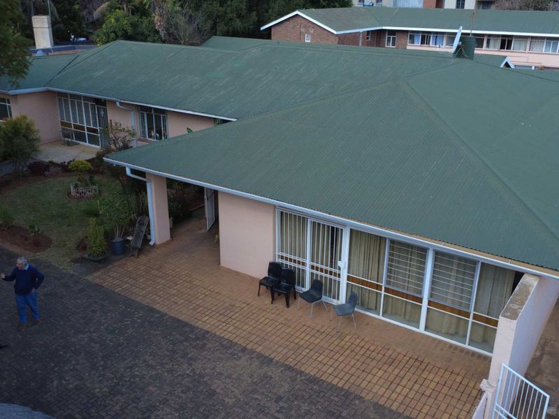Exceptional Accommodation Investment – Walking Distance to Steve Biko Hospital & UP Medical Campus - Photo 2