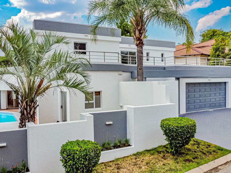 Sophisticated 5 Bedroom Family in Dainfern Golf Estate, Sandton - Photo 3