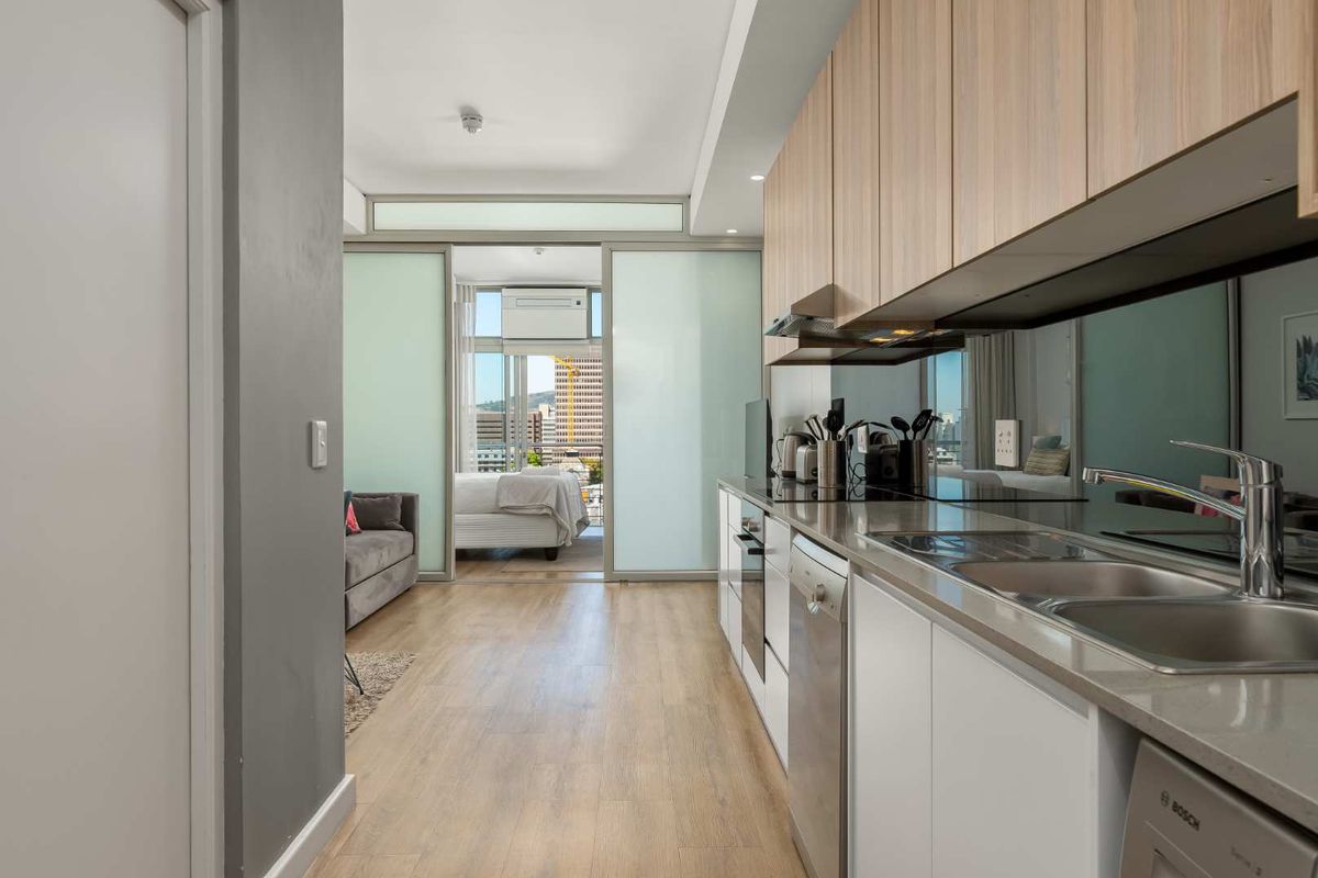 Furnished apartment in Cape Town City Bowl - Photo 3