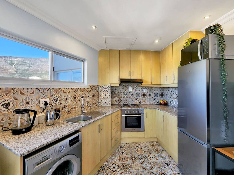 Charming Studio Apartment with Breathtaking Views in Tamboerskloof - Photo 2