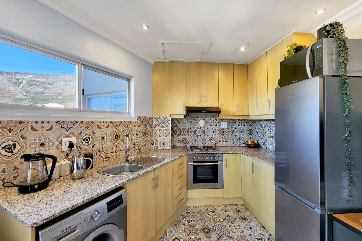 Charming Studio Apartment with Breathtaking Views in Tamboerskloof - Photo 2