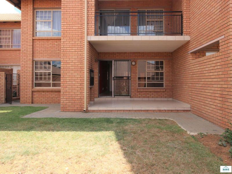 Modern Ground Floor Unit with Private Garden in Hazeldean - Photo 2