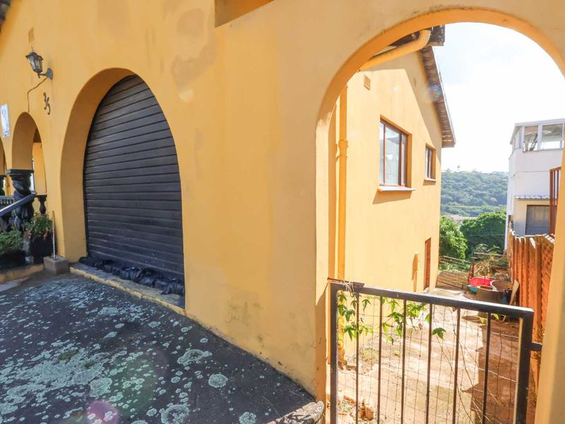 Rare Free-Standing Gem in the Heart of Kharwastan, Chatsworth! - Photo 2