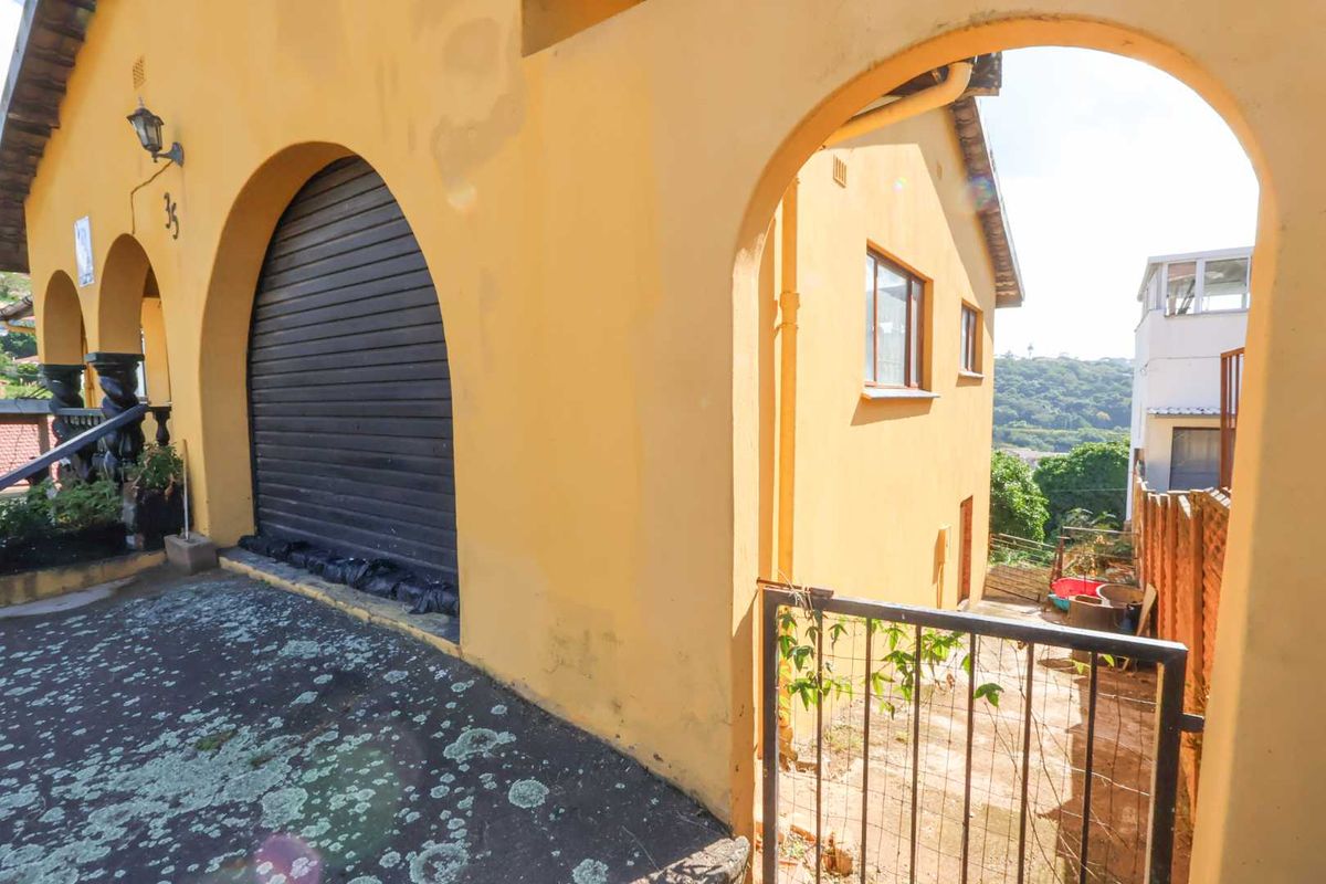 Rare Free-Standing Gem in the Heart of Kharwastan, Chatsworth! - Photo 2