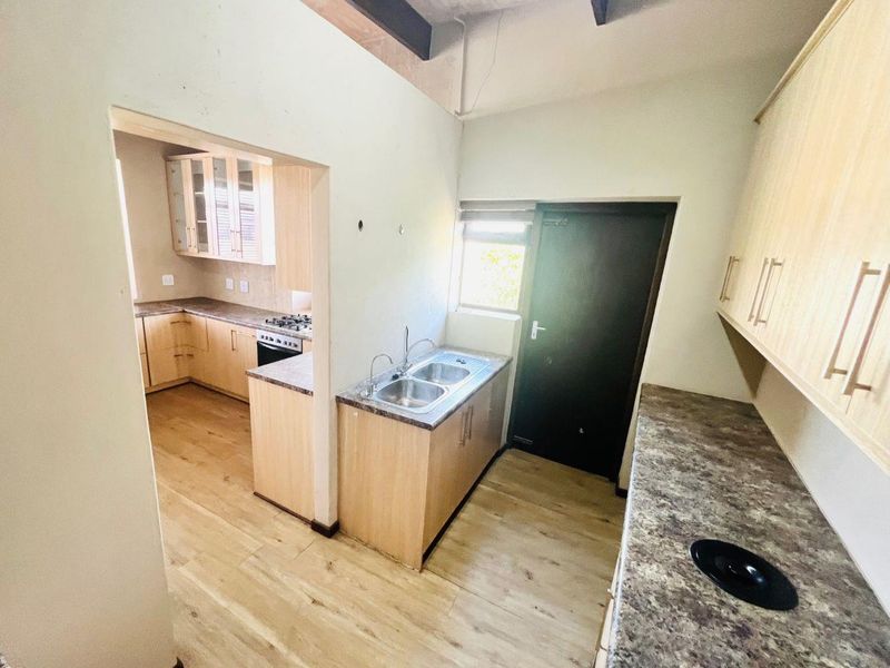 SECURE FAMILY RESIDENCE ON PRIVATE 3.04HA - Photo 8