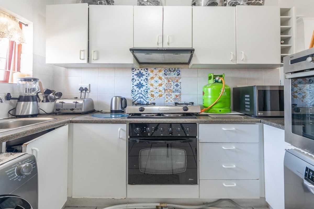 2 bed 1 bath in ST JAMES - Photo 5