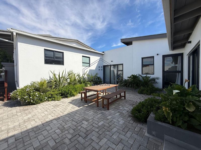 Guesthouse for Sale – Purpose-Built for Corporate Accommodation in Walvis Bay - Photo 2