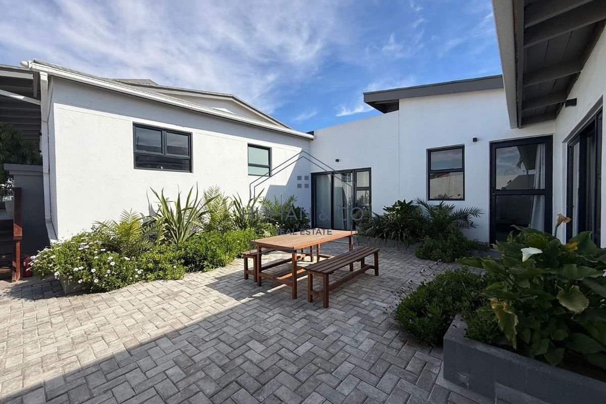 Guesthouse for Sale – Purpose-Built for Corporate Accommodation in Walvis Bay - Photo 2