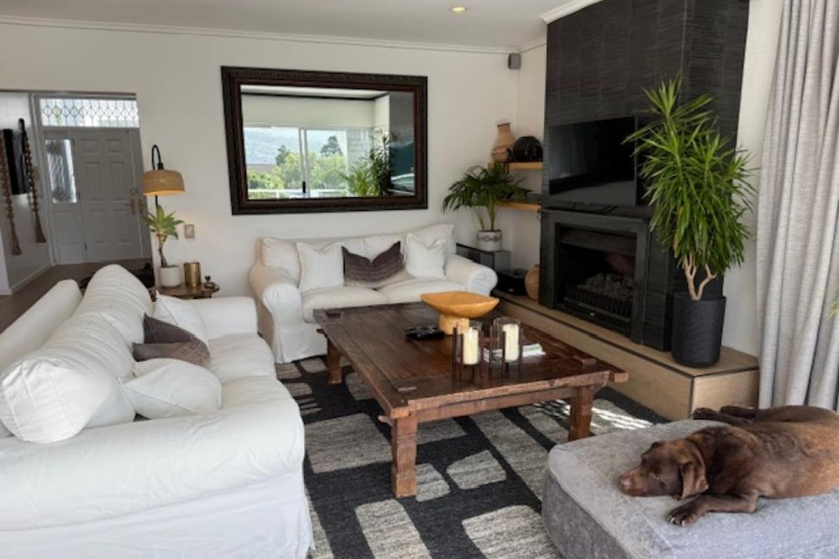 Stylish , Sunny , Home with Views - Photo 2