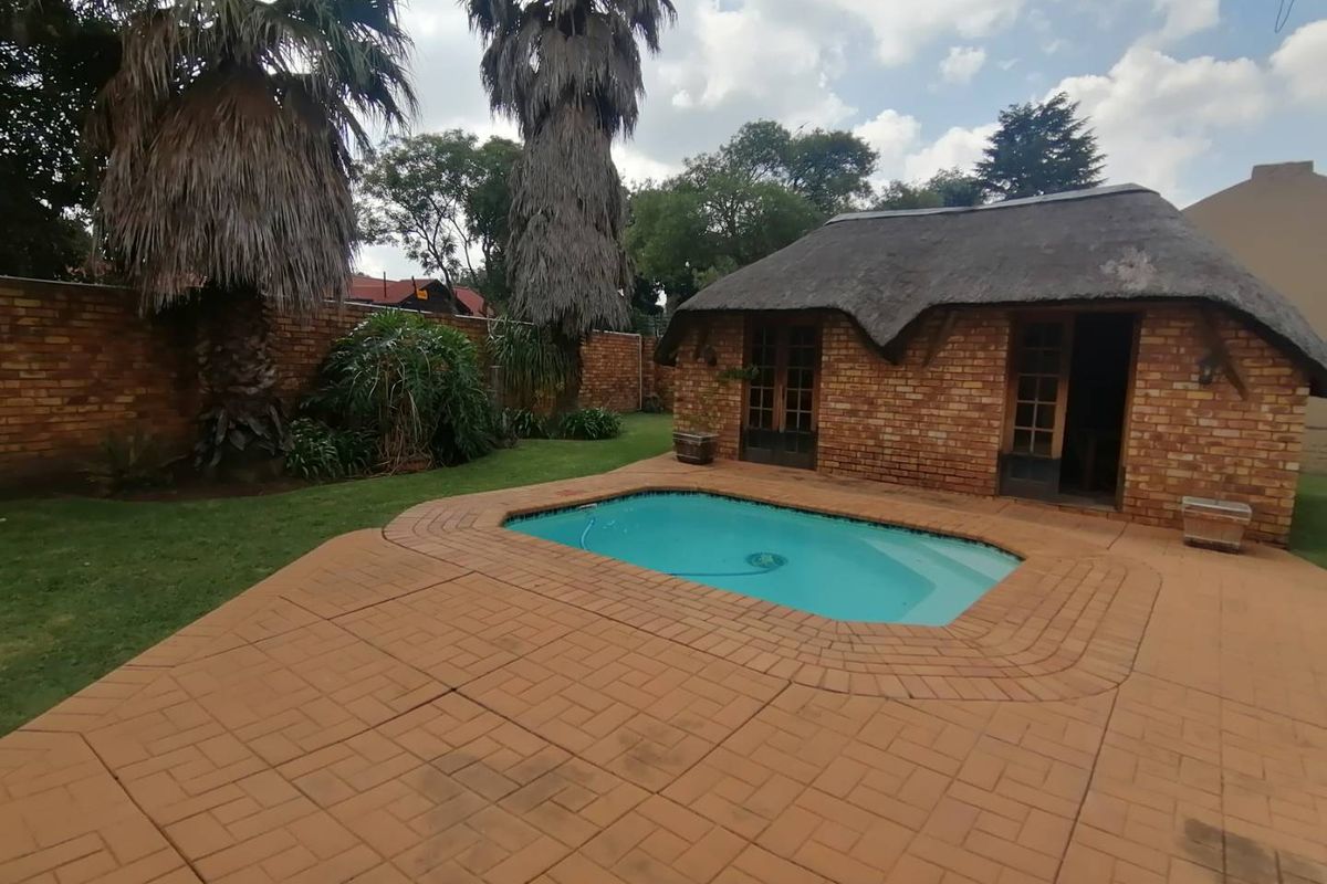 This home with modern kitchen & bathrooms has a lot to offer! - Photo 3