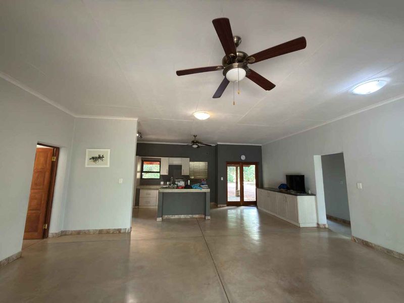 Three bedroom family home up for rental in the popular Hoedspruit Wildlife Estate - Photo 8