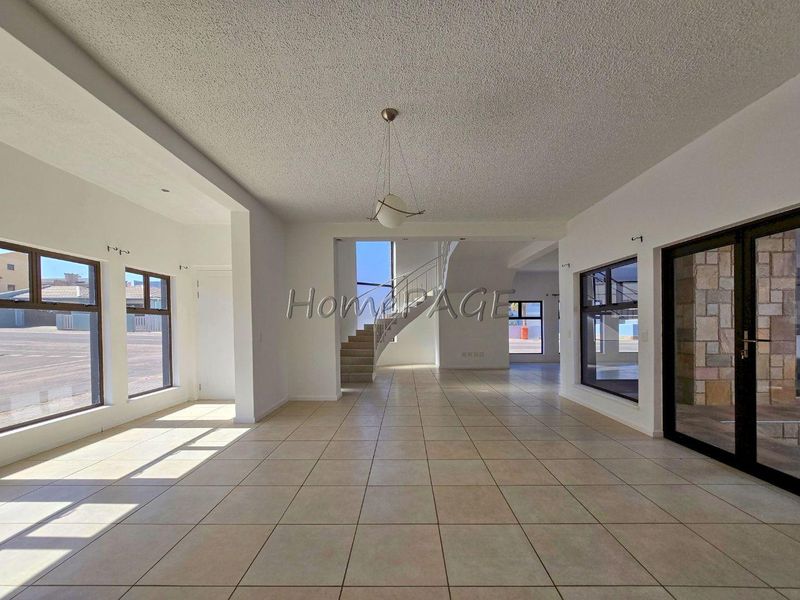 Long Beach Ext 1, Walvis Bay.  Attractive Double Storey 4 Bedr Corner home is for Sale - Photo 7