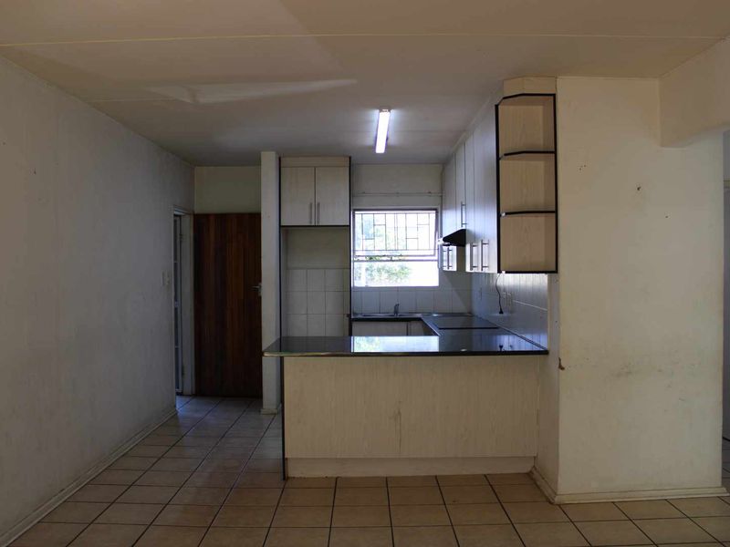 Garden Apartment Close to Mall of Africa - Photo 4