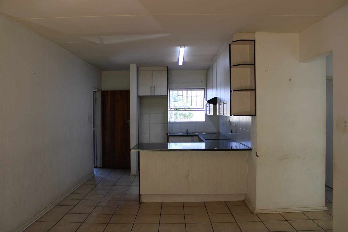 Garden Apartment Close to Mall of Africa - Photo 4