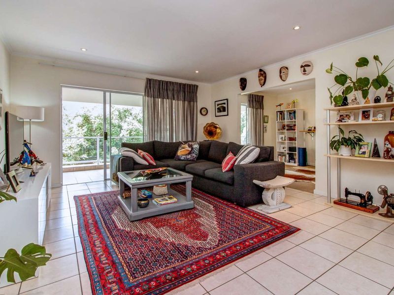 SPACIOUS 2 BED PLUS A TV ROOM/STUDY 165 SQM IN BRYANSTON FOR SALE - Photo 3