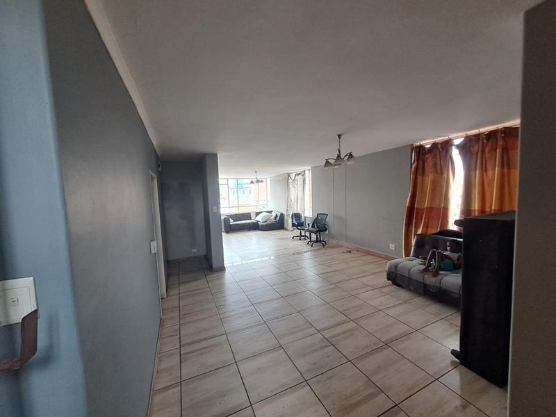 Spacious 5 Bedroom apartment is now ready for a new owner! - Photo 6