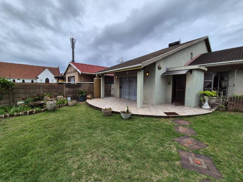 DUPLEX Shared Property - Photo 2