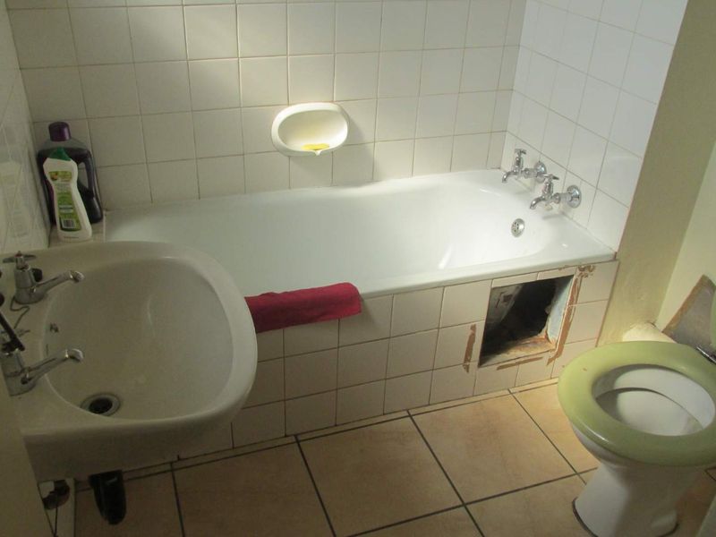 BACHELOR FLAT TO RENT IN PRETORIA WEST - Photo 8