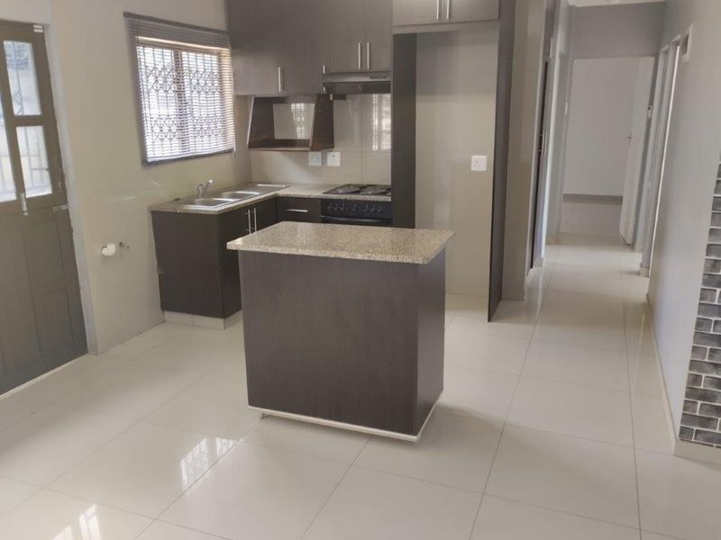 Spacious &amp; Safe - A Bright Jewel Nestled in Reservoir Hills, Durban, For Sale! - Photo 4