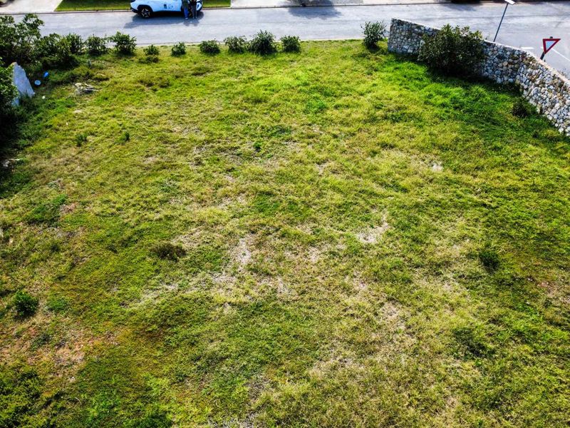 Level stand for sale in secure neighbourhood. - Photo 6