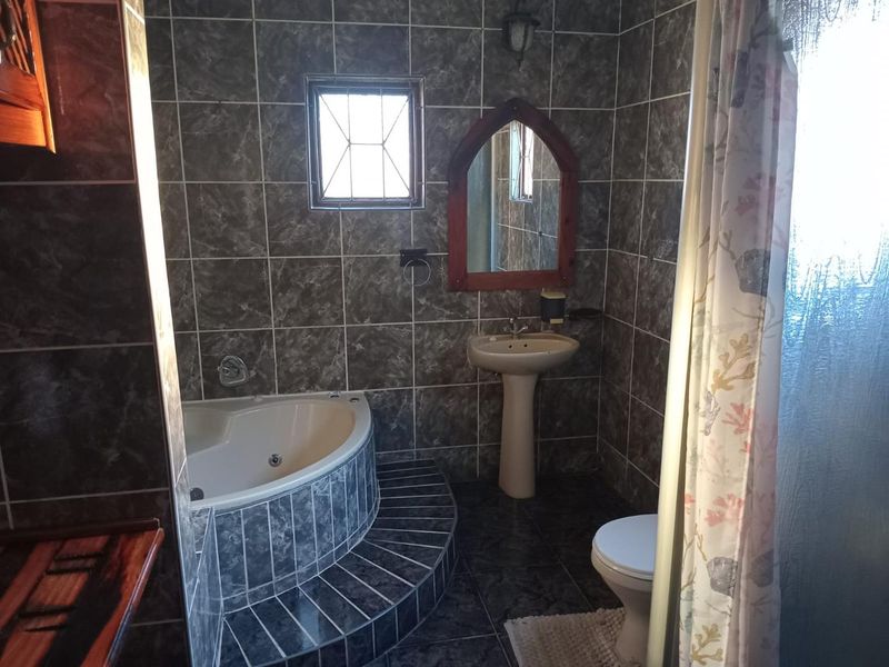Spacious Family Home with Modern Comforts in Arboretum - Photo 7