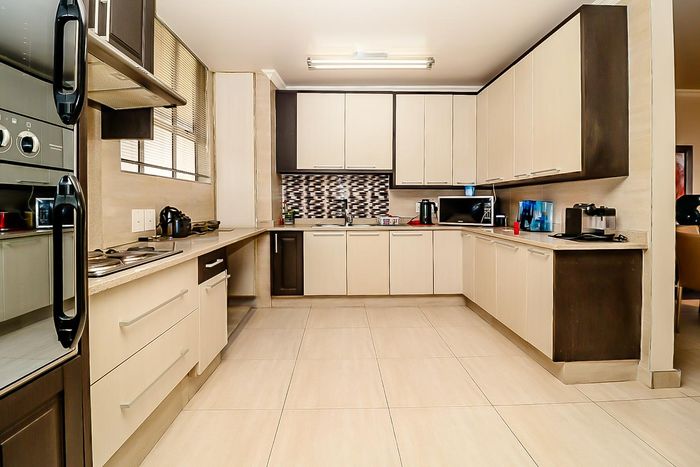 Property #2539764, Apartment For Sale in Bedford Gardens