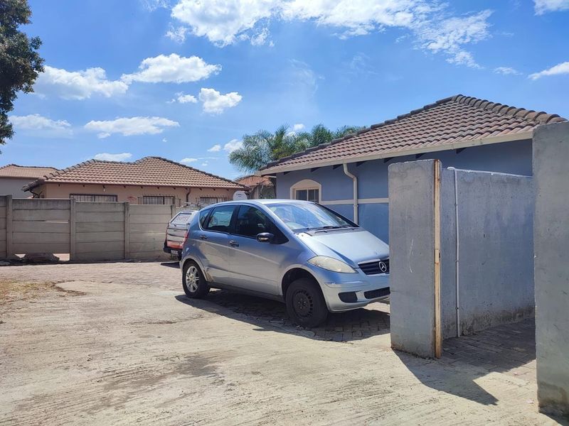 5 Bedroom House for Sale in Cosmo City - Photo 3