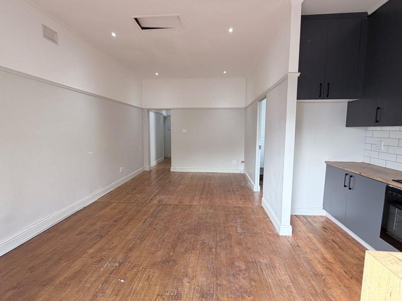 House + Flat - Photo 2