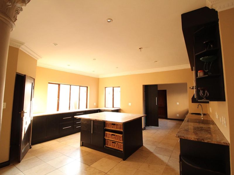 Elegant 4-Bedroom Tuscan Masterpiece For Sale in Blue Valley Golf Estate - Photo 8