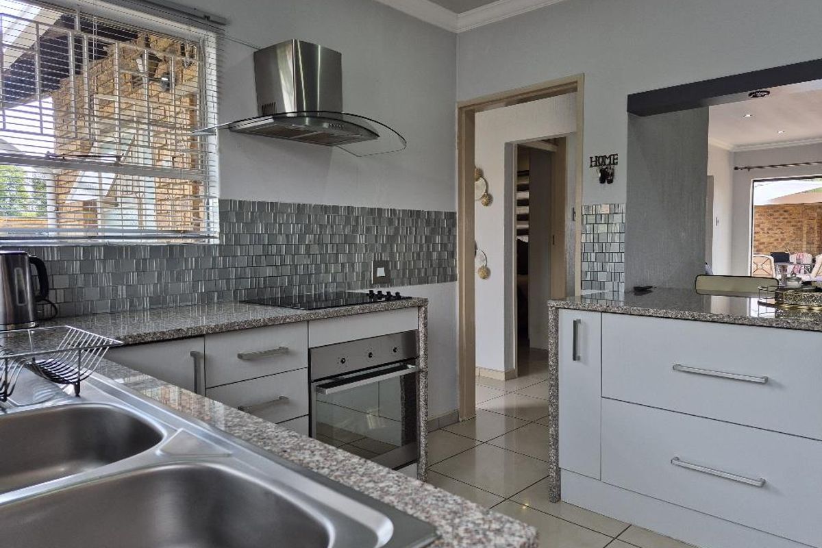 Stunning pet friendly townhouse - Photo 5