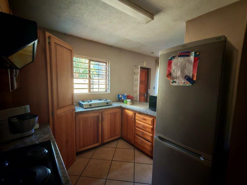 Charming Townhouse For Sale - Photo 3