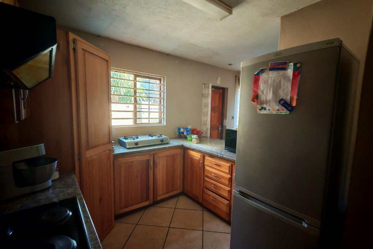 Charming Townhouse For Sale - Photo 3