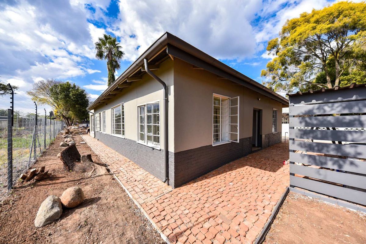 Newly renovated three bedroom home with a flatlet - Villieria - Photo 5