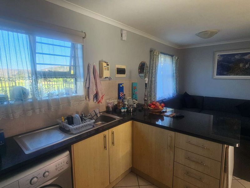 Invest smart: Easy rental, low fees & great location - Photo 5