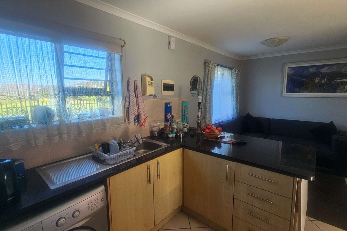 Invest smart: Easy rental, low fees & great location - Photo 5