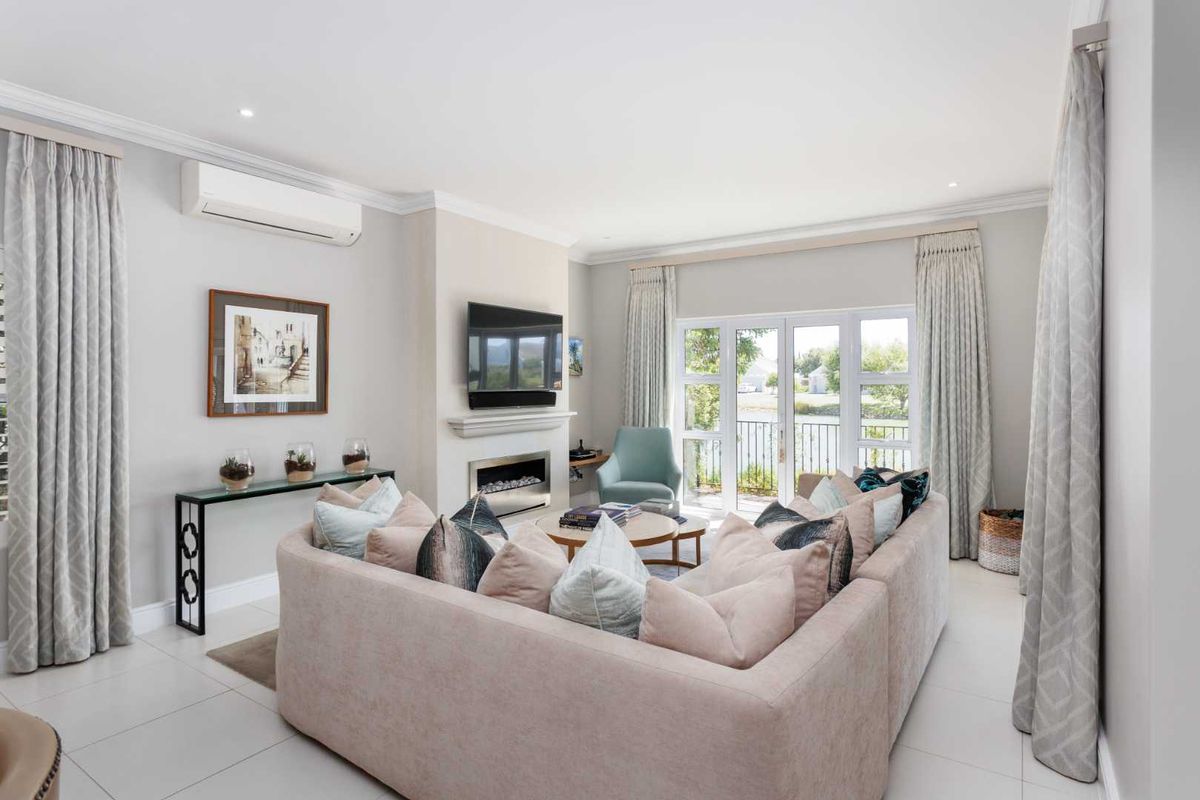 A Lakeside Four-Bedroom Double-Storey Home in The Vines on Val de Vie Estate - Photo 5