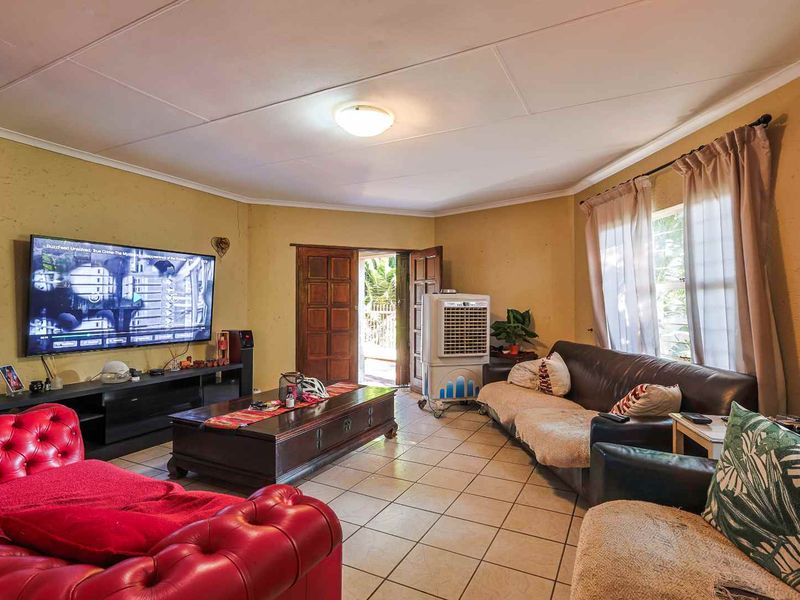 3-Bedroom Family Home in Murrayfield - Photo 4