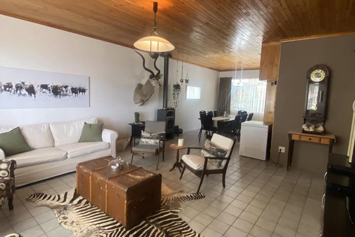 Walking distance from SA Embassy in Klein Windhoek. Live + earn in one! - Photo 4