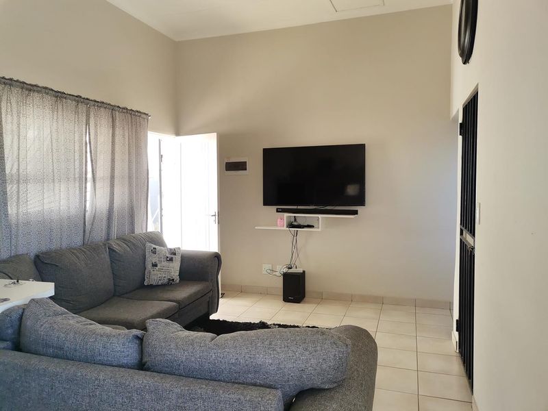 FREE STANDING HOUSE FOR SALE - Photo 2