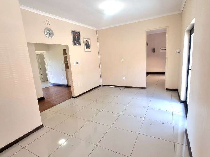 SPACIOUS OFFICES TO LET IN WINDHOEK NORTH - Photo 7