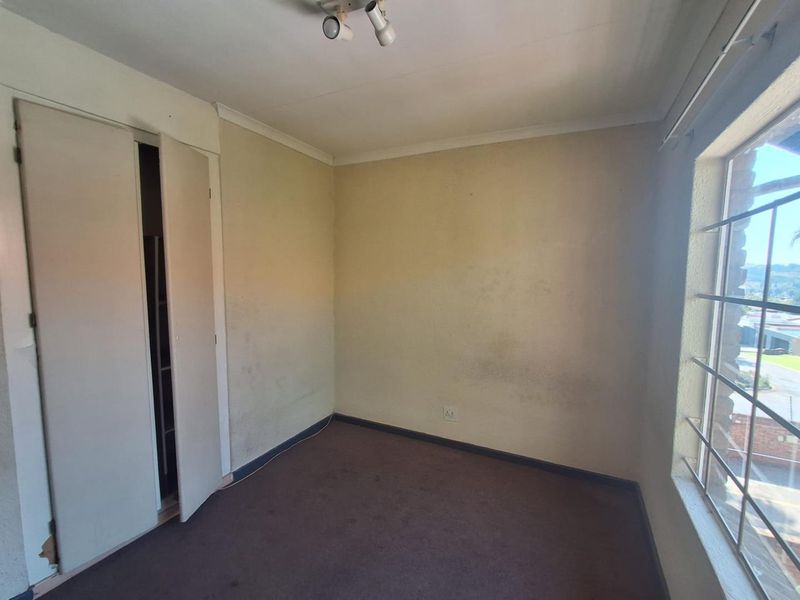 UPSTAIRS UNIT IN VILLA VISTA - GLENVISTA - Photo 9