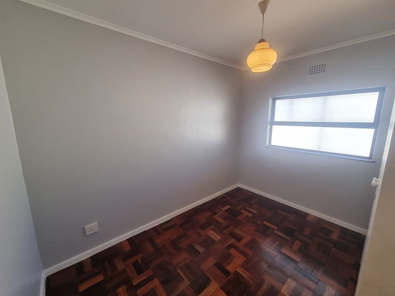 Refurbished Unfurnished 2-Bedroom Apartment To Rent in Newlands - Photo 5