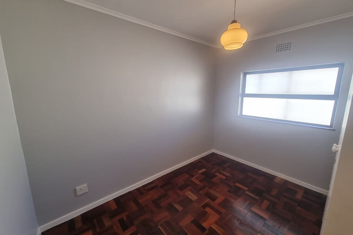 Refurbished Unfurnished 2-Bedroom Apartment To Rent in Newlands - Photo 5
