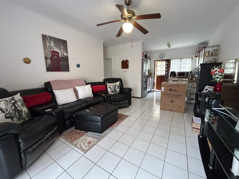 Charming Townhouse in a Well-Managed Complex - Photo 2